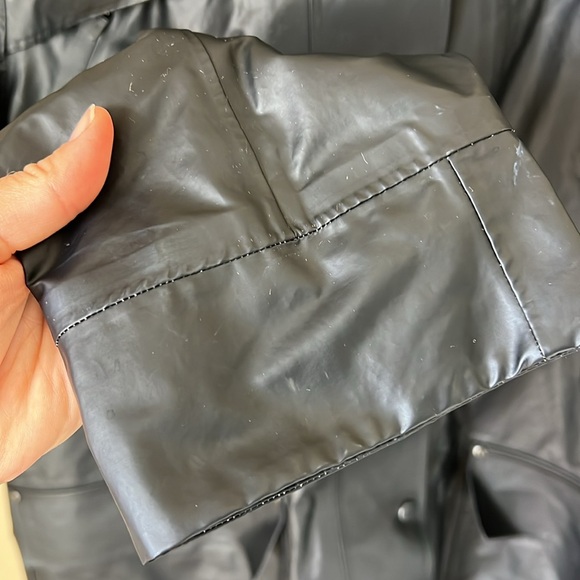Lululemon into the drizzle black raincoat - Picture 9 of 16
